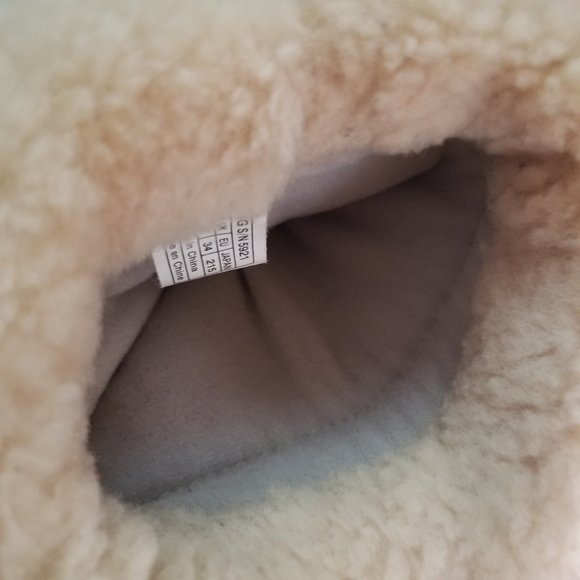 Kids UGG Australian 5921 Classic suede leather knit Sweater Boots Size 4 - Picture 4 of 5